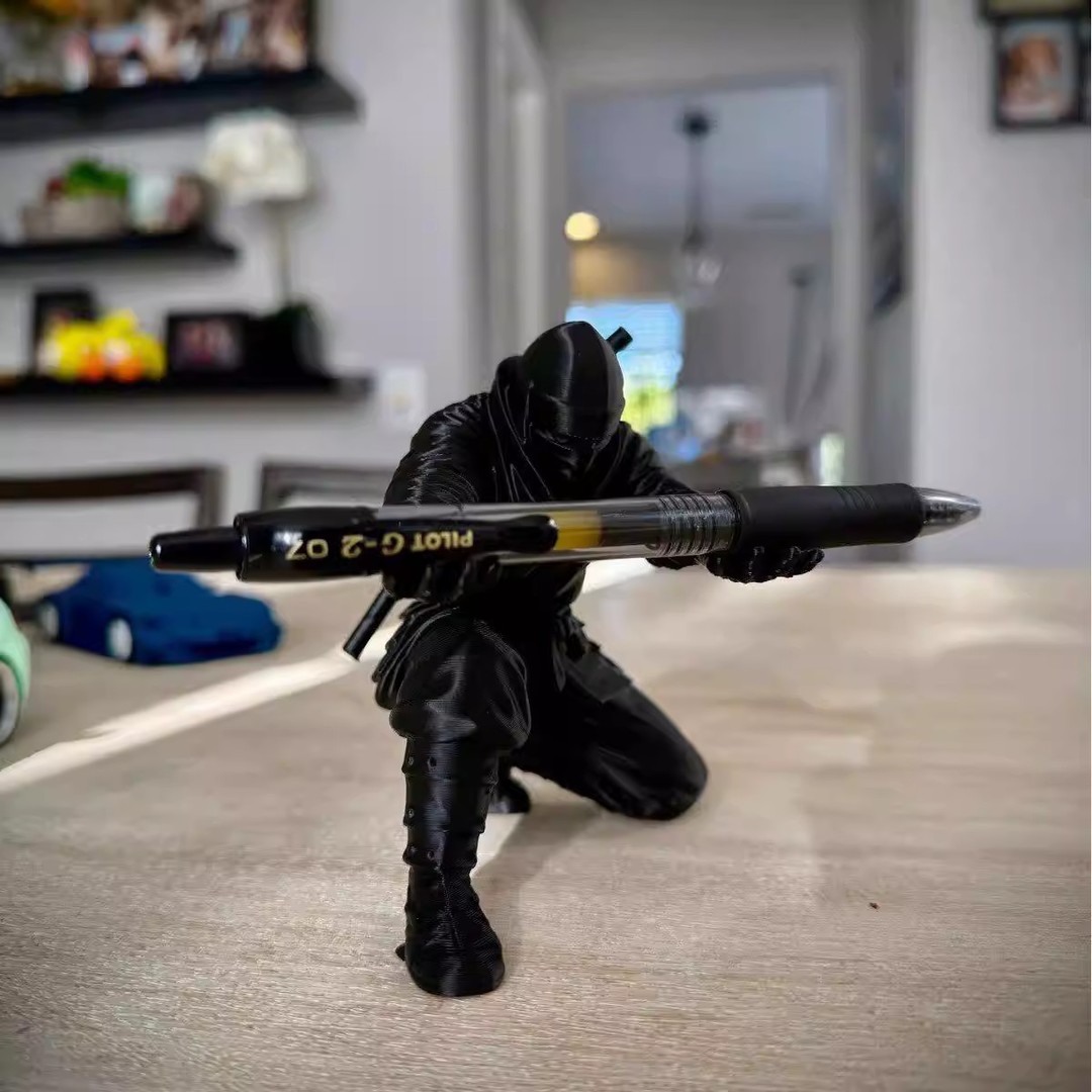 Stationery - 3D-gedruckter Ninja-Stifthalter, kreativer Schreibtisch-Stiftehalter, Dekorationsstück, Schreibwaren-Aufbewahrung,